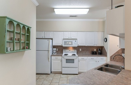 Southwood Valley House | Comfy, Cozy, Colorful and Centrally Located, Minutes From Texas A&M!