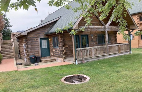 Warrens Cabin | Comfy cozy log cabin, spectacular view.