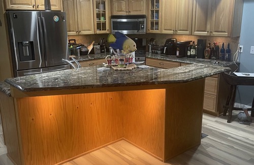 Sandusky House | Comfy lake home on the water mins from cp, sports force, downtown and the jet