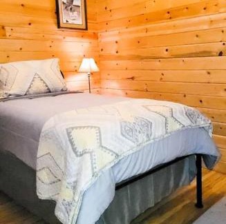 Cody House | Comfy log cabin in walking distance of downtown