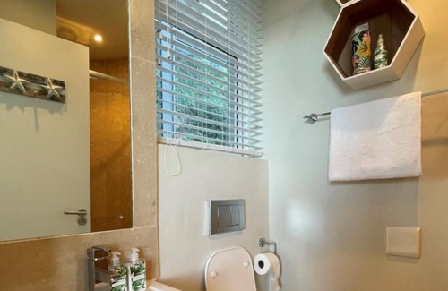 Herolds Bay House | Comfy Room in a Seafront Villa