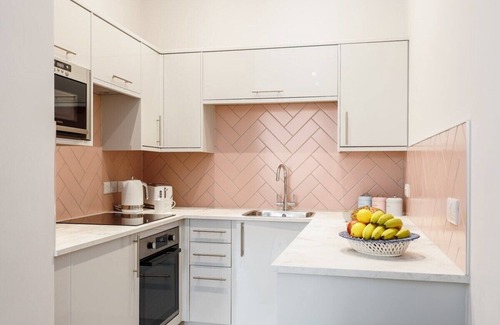 West Cliff Apartment | Comfy Seaside Studio Apt w/Free Gym & Wi-Fi