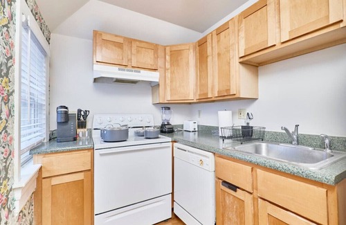 Grand Center Apartment | Comfy Studio SLU, Fox Thtr, CWE-Unit L