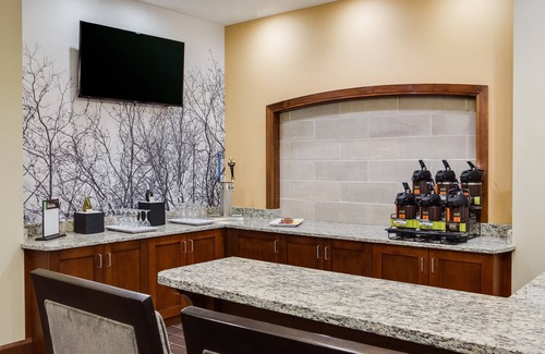 Historic East Village Apartment | Comfy Studio Suite | Free Breakfast, Free Wi-Fi, Indoor Pool, Hot Tub