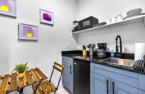 Liberty City Apartment | Comfy Studio W Essentials Near Airport