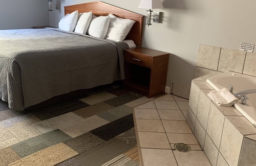 Port Clinton Hotel | Commodore Perry Inn and Suites