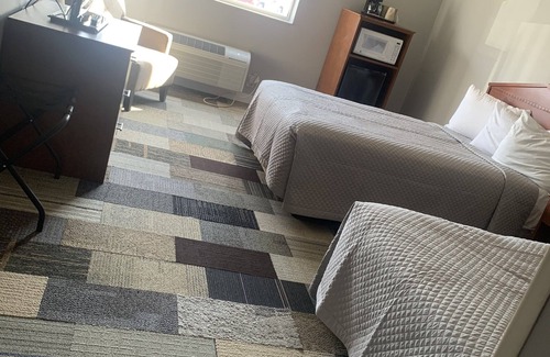 Port Clinton Hotel | Commodore Perry Inn and Suites