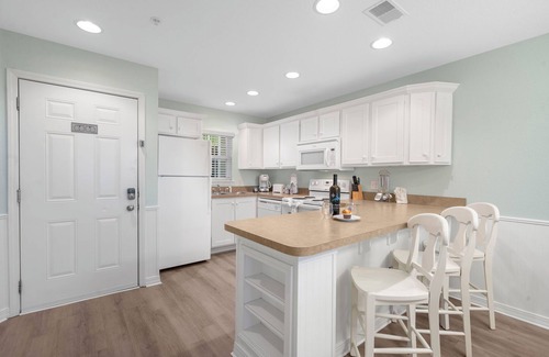 Kimberling City Condo | Community Outdoor Pool-Mini Golf-Table Rock Lake Access-Premium Condo-Free Daily Tickets!