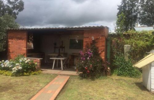 Chia Apartment | Comodo chalet, en una muy buena ubicación y rodeado de jardines