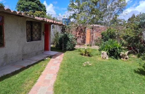 Chia Apartment | Comodo chalet, en una muy buena ubicación y rodeado de jardines