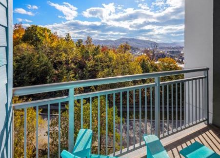 Pigeon Forge Hotel | Compass by Margaritaville Hotel Pigeon Forge