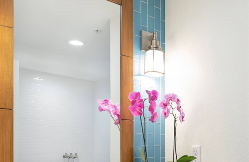 Whitney Beach Hotel | Compass Hotel by Margaritaville Anna Maria Sound