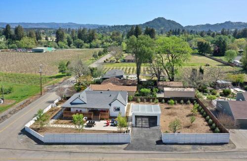 Healdsburg House | Completely Remodeled Farmhouse With Stunning Views Of Dry Creek Valley