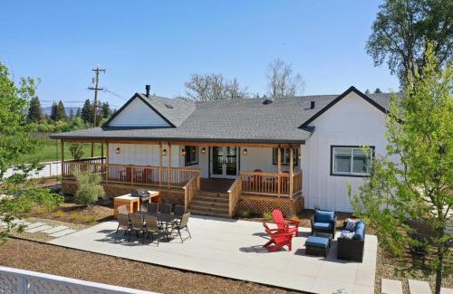 Healdsburg House | Completely Remodeled Farmhouse With Stunning Views Of Dry Creek Valley
