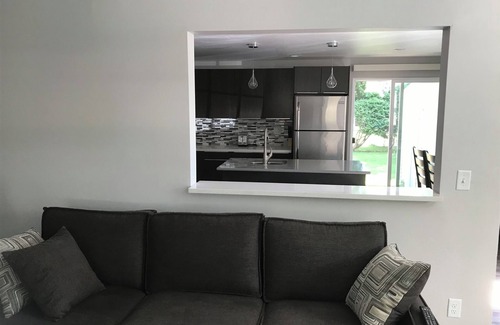 Green Bay House | Completely Remodeled Full House 2 Blocks From Lambeau Field