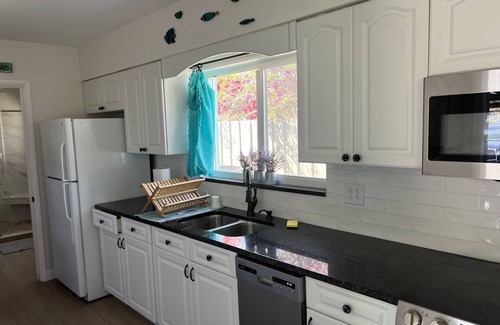 Bay Esplanade House | Completely RENOVATED-Clearwater Beach🌴 spotless, pet-fenced 2 min walk to beach