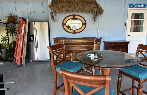 Bay Esplanade House | Completely RENOVATED-Clearwater Beach🌴 spotless, pet-fenced 2 min walk to beach