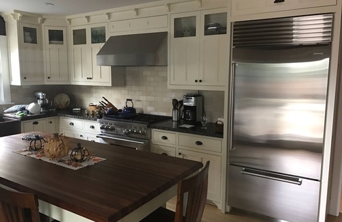 St. Leo's House | Completely Restored home w/OD living & cooking, Spa Fire Pit! Walking score 93!