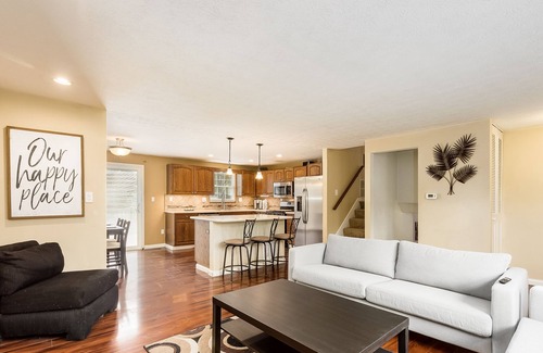 Columbus House | COMPLETELY UPDATED 4 bedroom, 2 full bath home with deck and big yard