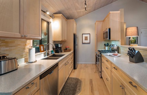 Cazadero Cabin | Complimentary Wine, Spa, Creekside Private Deck, Dog Friendly!