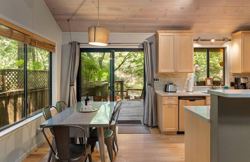 Cazadero Cabin | Complimentary Wine, Spa, Creekside Private Deck, Dog Friendly!