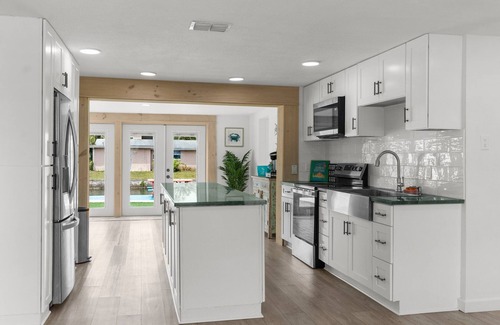 Sea Ranch On The Gulf House | Conch Cottage Large dock gulf access sleeps 8