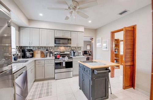 White St. Gallery House | Conch Keys | Private Pool & Outdoor Bar Paradise!