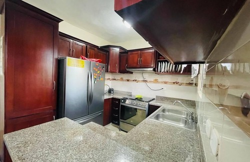 San Francisco de Macoris Condo | Condo 3 Bd Apt, Internet,2 Parqueo,lavadora,ac
