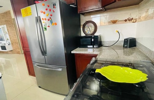 San Francisco de Macoris Condo | Condo 3 Bd Apt, Internet,2 Parqueo,lavadora,ac