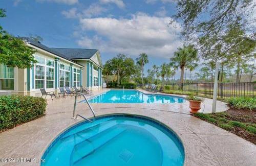 Southside Apartment | Condo near Jax Beach and Mayo Clinic