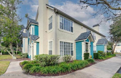 Southside Apartment | Condo near Jax Beach and Mayo Clinic