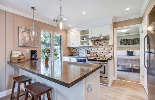 Napa Condo | Condo w/Shared Pool and View of Driving Range