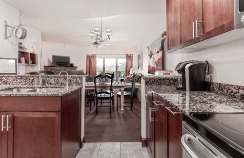 Pigeon Forge Condo | Condo with breath-taking views ,indoor/outdoor pools ,workout room 5003