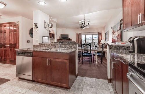 Pigeon Forge Condo | Condo with breath-taking views ,indoor/outdoor pools ,workout room 5003