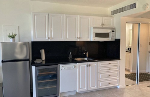 Palm Desert Resort | Condo within walking distance to El Paseo for shopping and restaurants.