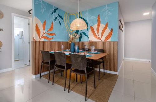 Taio Apartment | Condomínio Club a 50m PRAIA dos Anjos - Unidades com 2 QUARTOS, PISCINA, estacionamento e portaria 24h - Área de lazer 3000m, wi-fi 800MB, churrasqueira e cozinha completa