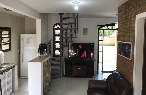 Lazaro House | Condominium Guarany