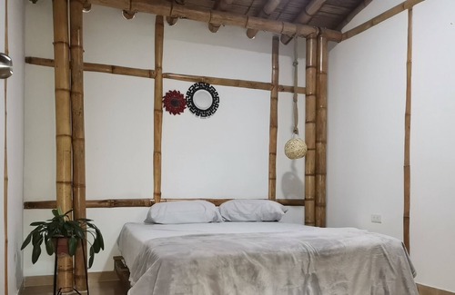 Ibague House | CONDOR CAFE Beautiful CABIN with nearby waterfalls, restaurants and other plans