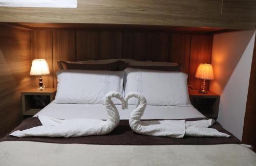 Praia do Morro Apartment | CONFORTO IMBATIVEL - 25 metros do MAR - 2 Quartos com AR CONDICIONADOS SPLIT, Air Fryer, WI-FI, Disney Plus, Star Plus, HBO Max, Guarda Sol, Cadeiras de Praia e Caixa Térmica - 8 pessoas com Muito Conforto - Melhor Localização!