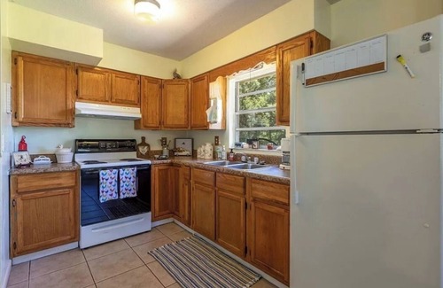 Chiefland House | Connect with Nature at this Peaceful home near by multiple springs and trails .