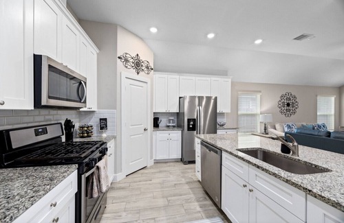 Conroe House | Conroe 3BR Sleeps 12 | Fenced Yard + Garage Games