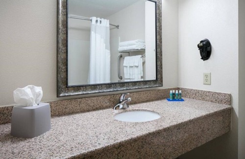 Clinton House | Consider us if you're searching for room in Clinton, Iowa.