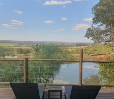 Brotas Ski Chalet | Container Beija-Flor com SPA e Cachoeira