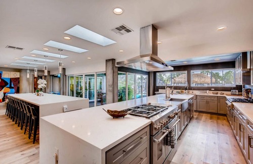 Las Vegas Villa | Contemporary 12BD/12BA Private Villa w/Sports court. Sleeps 48!