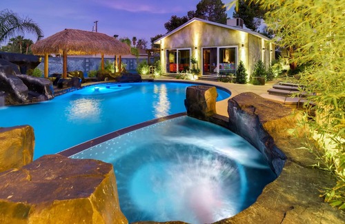 Las Vegas Villa | Contemporary 12BD/12BA Private Villa w/Sports court. Sleeps 48!