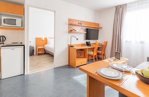 7th Arrondissement Apartment | Contemporary Comfort in Lyon's Vibrant Gerland District