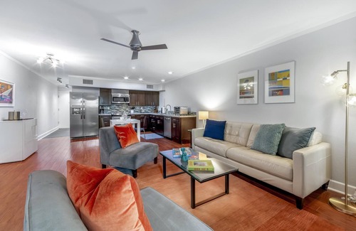 Twin Palms Condo | Contemporary One BDR, Ground Floor Condo, Open Patio, and Walk to Shops