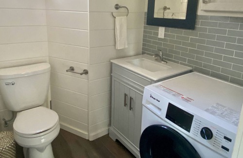 Kimberling City Cottage | Contemporary tiny home with lake view, firepit, & gas grill