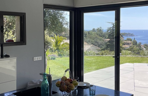 Saint-Raphael Villa | Contemporary villa, exceptional sea and Esterel view