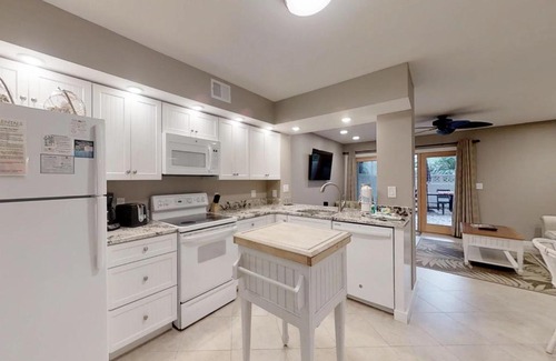 Hilton Head Island Hotel | Continental Club 6